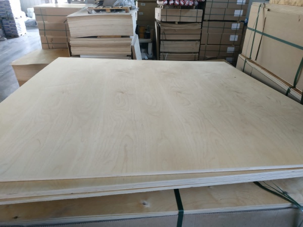 Фанера ФК шлифованная 15 мм 1525х1525 сорт 4/4