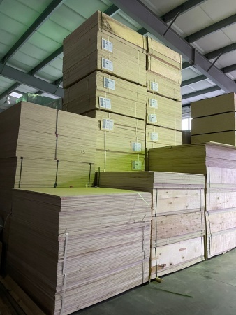 Фанера влагостойкая калиброванная 4 мм ФК 4/4 1525х1525 мм цена за лист