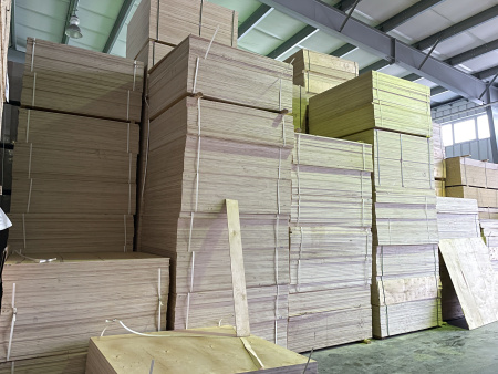 Фанера березовая ФК 12 мм 1525х1525 сорт 4/4